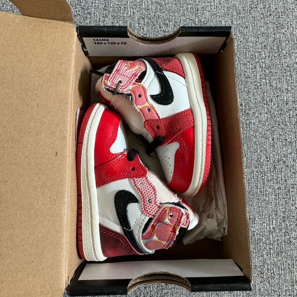 Air Jordan 1 Spider-Man 3c